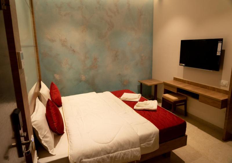 קנצ'יפוראם The Paradise Hotel - Luxury Stay מראה חיצוני תמונה