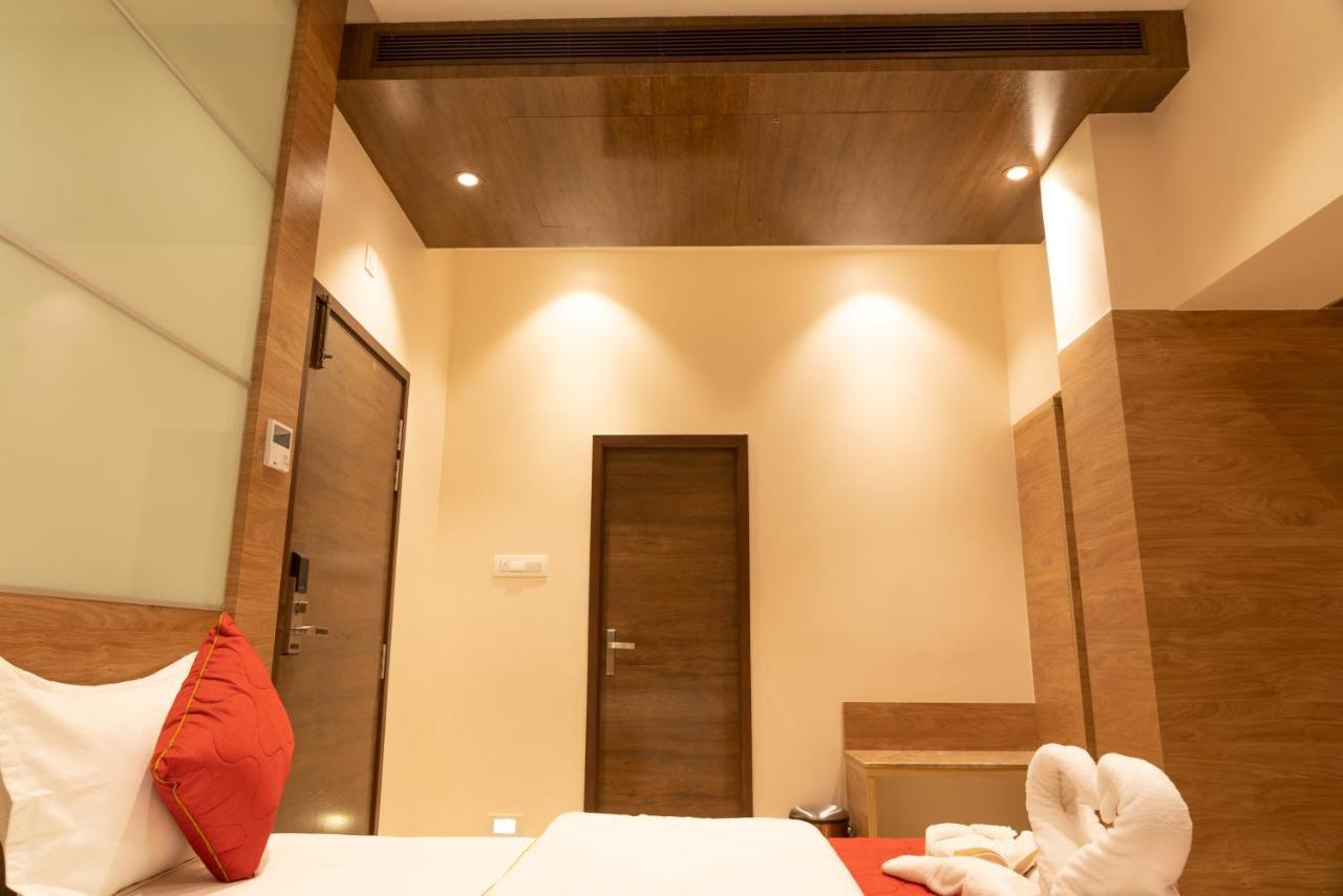 קנצ'יפוראם The Paradise Hotel - Luxury Stay מראה חיצוני תמונה
