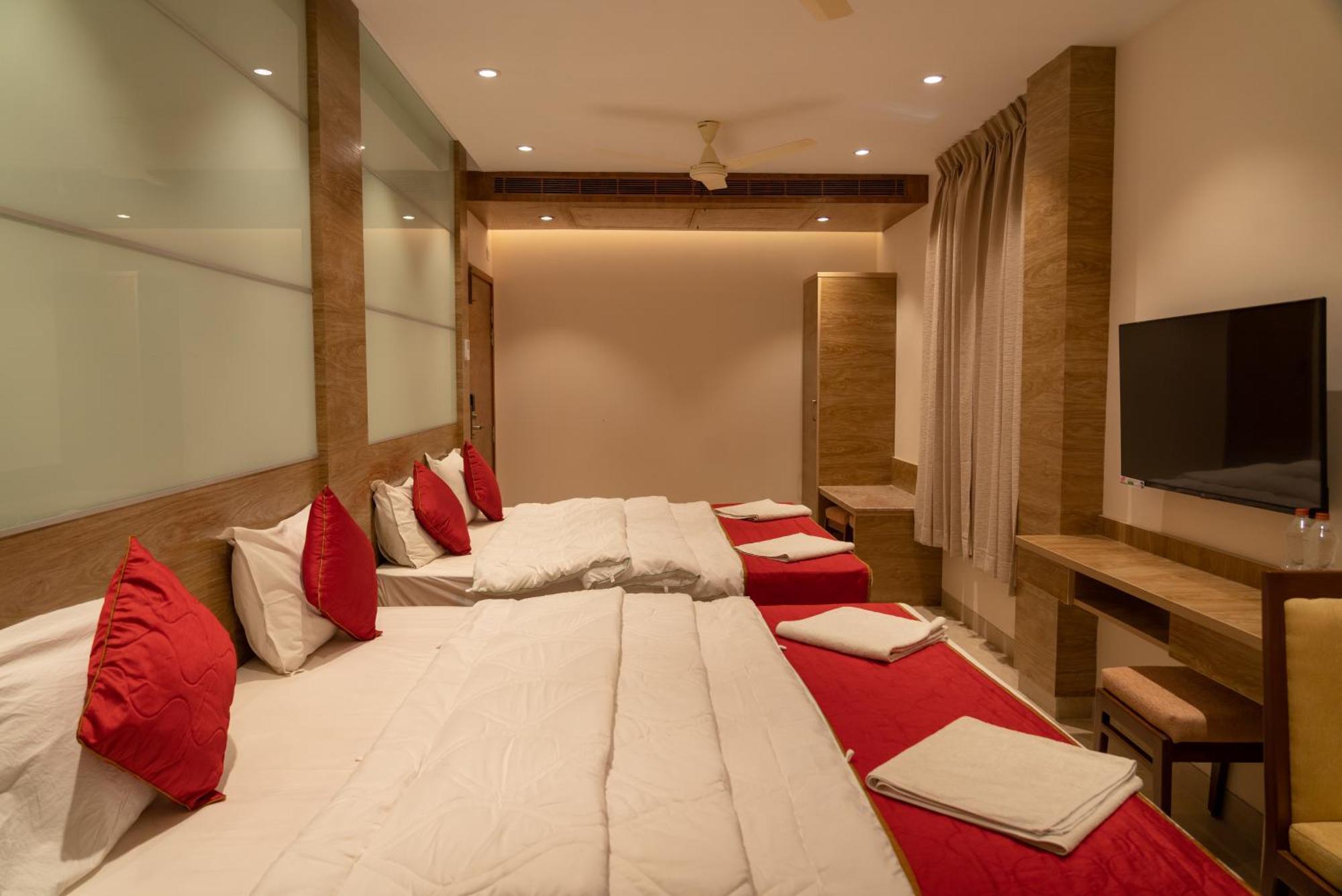 קנצ'יפוראם The Paradise Hotel - Luxury Stay מראה חיצוני תמונה