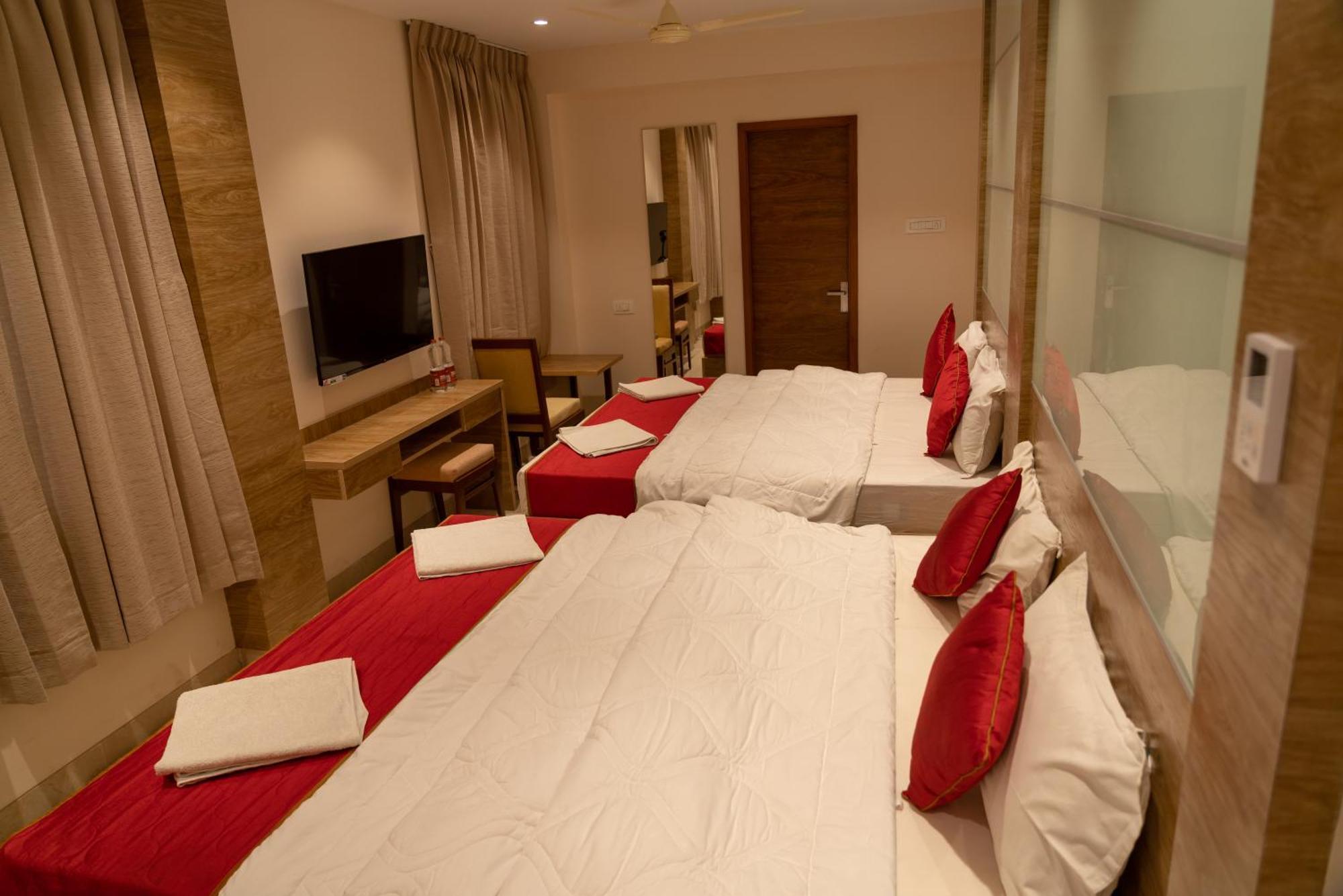 קנצ'יפוראם The Paradise Hotel - Luxury Stay מראה חיצוני תמונה