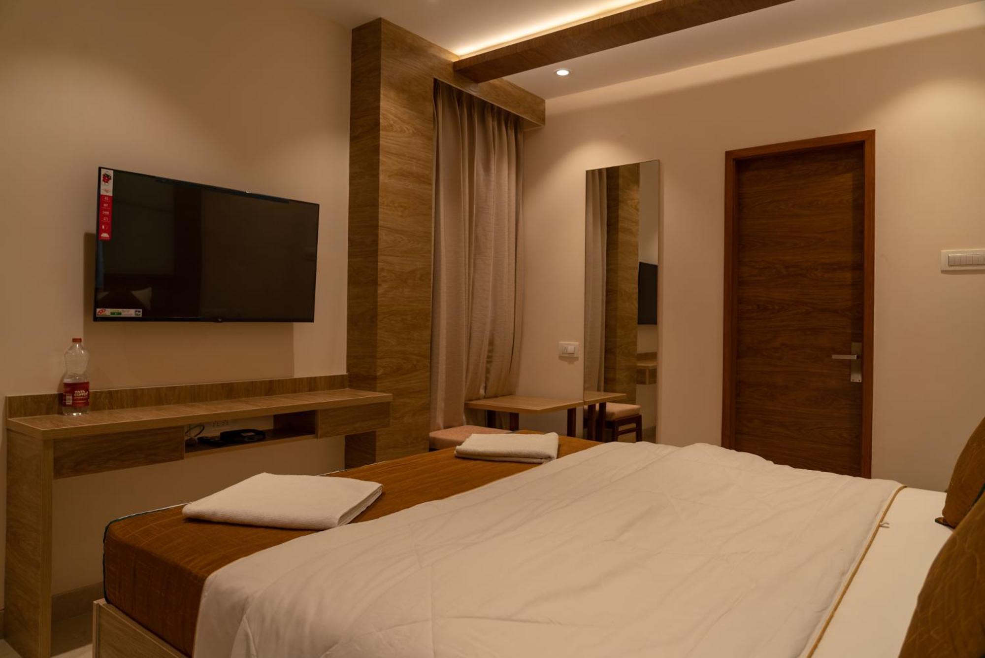 קנצ'יפוראם The Paradise Hotel - Luxury Stay מראה חיצוני תמונה
