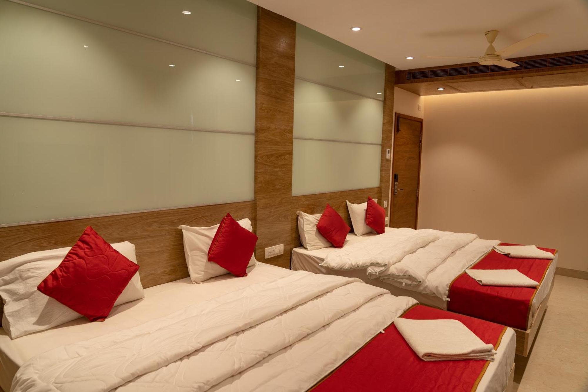 קנצ'יפוראם The Paradise Hotel - Luxury Stay מראה חיצוני תמונה
