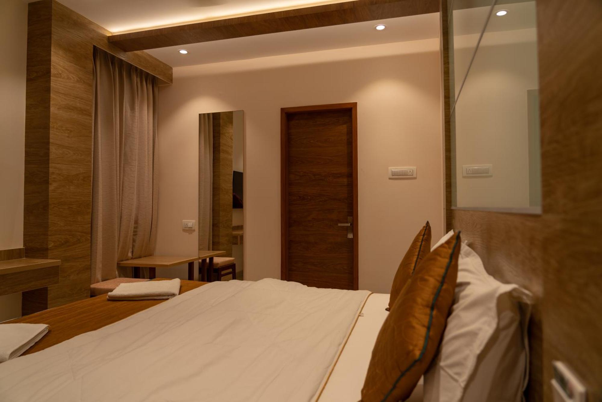 קנצ'יפוראם The Paradise Hotel - Luxury Stay מראה חיצוני תמונה